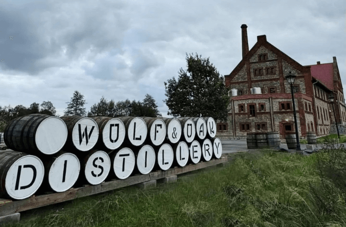 Destylarnia Wolf & Oak widok z zewnątrz